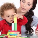 Au Pair: también conocidas como niñeras, son las jóvenes que emprenden sus viajes al extranjero a cambio de ofrecer servicios a familias. Así, pueden estar inmersas en otras culturas, recibir pequeños estipendios mensuales e intercambiar experiencias con otras au pair.