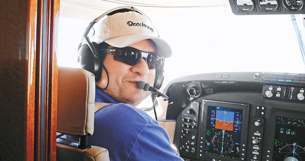 Luis Carlos Sarmiento Jr. es piloto desde 1987.