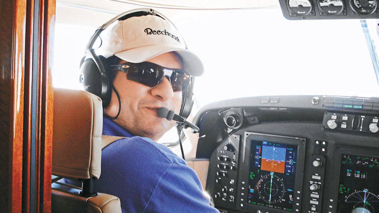 Luis Carlos Sarmiento Jr. es piloto desde 1987.