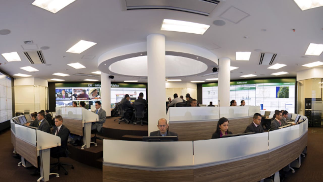 Esta es una de las salas del nuevo centro de la Dirección de Inteligencia de la Policía destinadas a la seguridad ciudadana, dirigida por el coronel Jorge Luis Vargas.