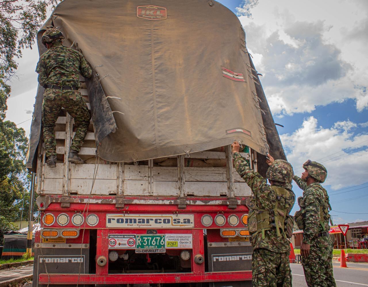 Cargamento de café robado por las disidencias en el Cauca.