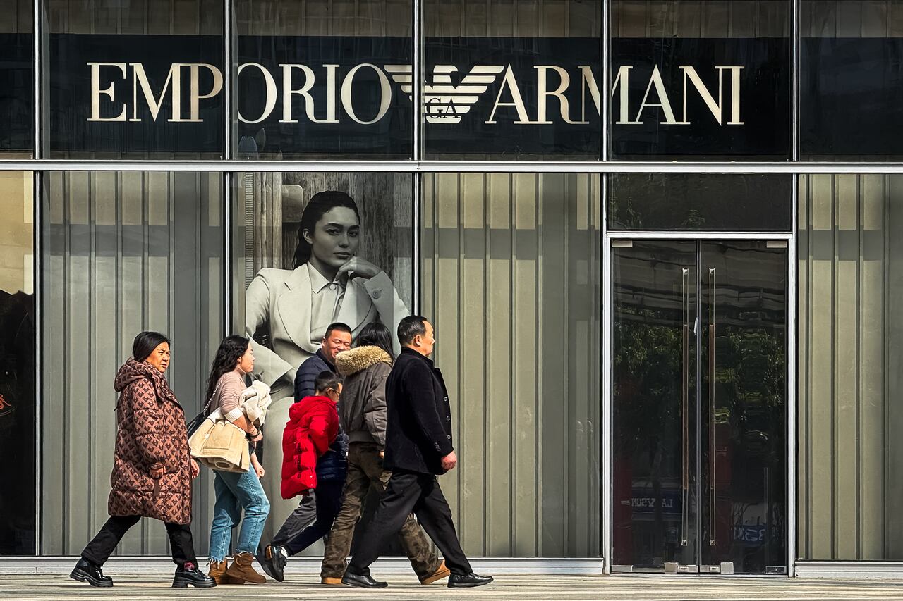 Las marcas de moda de lujo continúan expandiendo su presencia en los centros urbanos , atendiendo a una creciente demanda de productos de alta gama.