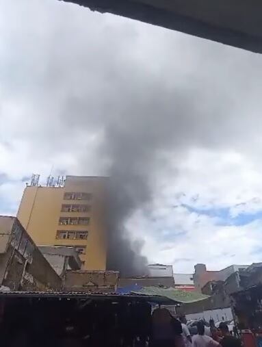 Fuerte incendio se presentó en el barrio San Pedro, centro de Cali.
