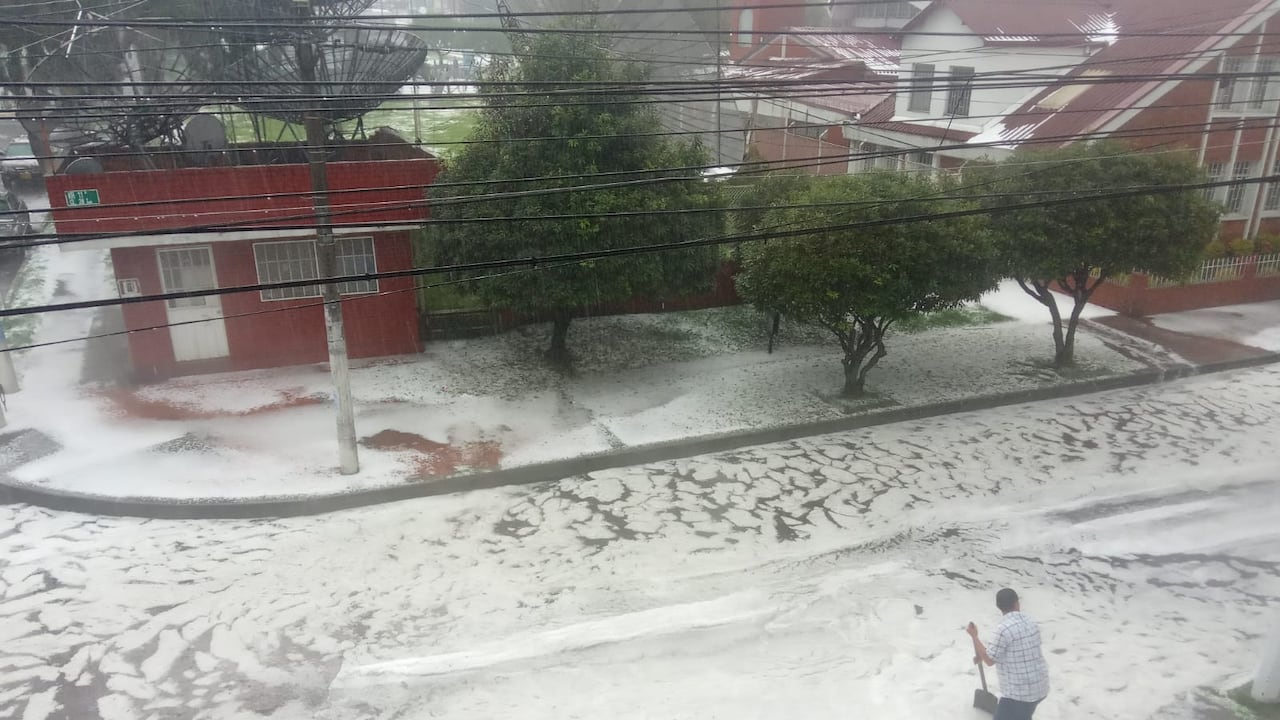 Granizada en Bogotá, sector 20 de julio. Foto remitida a SEMANA.