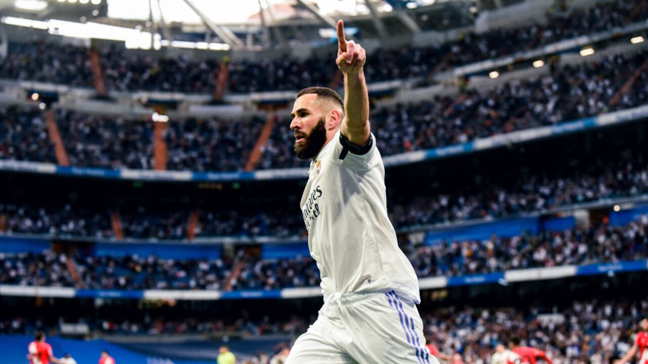 Karim Benzema celebrando su gol con el Real Madrid, frente al Rayo Vallecano.