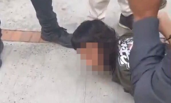 El menor fue capturado en el lugar de los hechos.