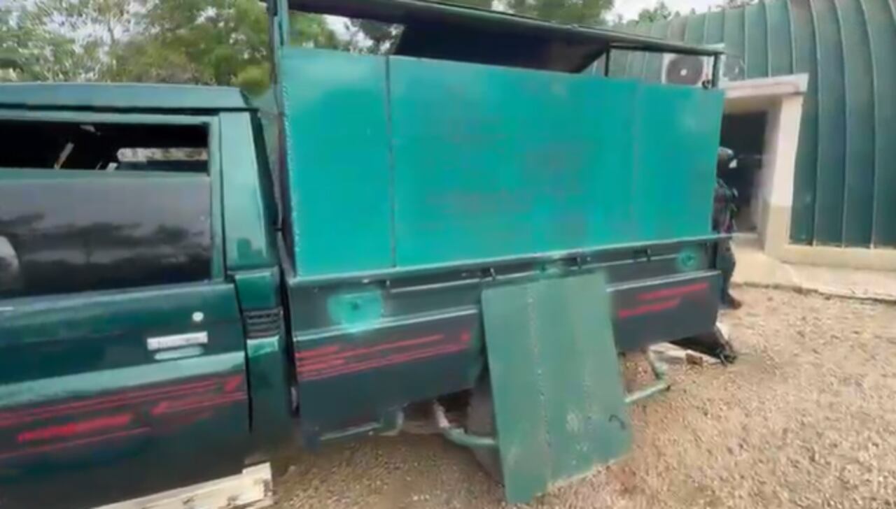 La impresionante tanqueta que construyeron las disidencias de las Farc para enfrentarse al ELN