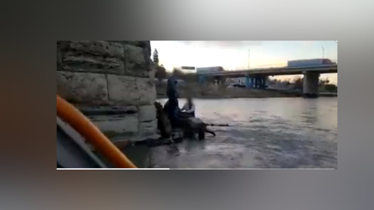 La familia estuvo horas sobre unas piedras en el punto conocido como Puente del Ferrocarril