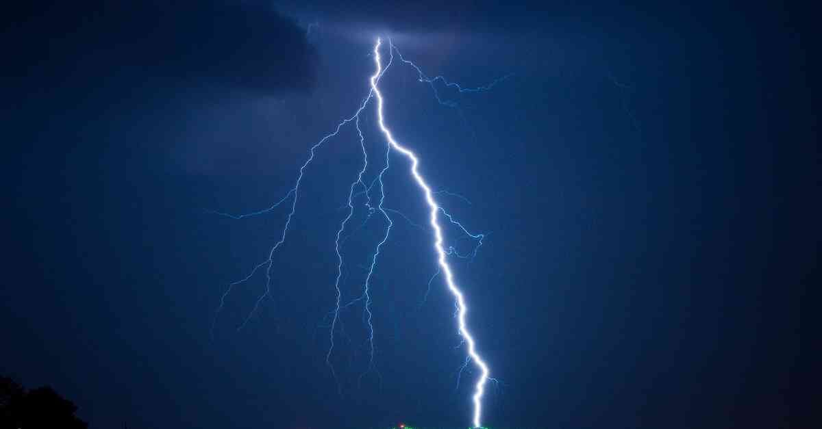 Un total de 108 rayos cayeron sobre la localidad de Usaquén, en Bogotá, este jueves. Foto: Pixabay