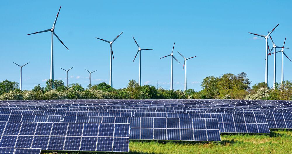 Parques solares y eólicos representan la transición energética que busca fortalecer la matriz eléctrica de Colombia.