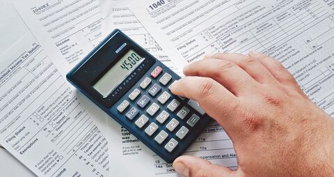 A los analistas económicos y políticos no les dan las cuentas alrededor de la idea de reemplazar los ingresos que se perderían por bajar la tasa de renta a las empresas y subirla a las personas naturales. Temen que se llegaría a extremos.