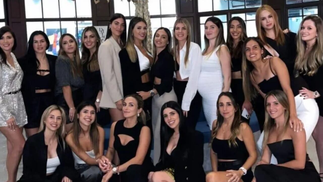 Las parejas de los jugadores de Argentina salieron juntas a un lujoso restaurante en Qatar.