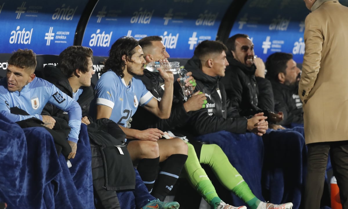 Uruguay's Edinson Cavani, third from left, drinks water during a friendly match against Panama at Centenario Stadium in Montevideo, Uruguay, Saturday, June 11, 2022. Uruguay played its last game before going to the World Cup in Qatar. (AP Photo/Matilde Campodonico)
