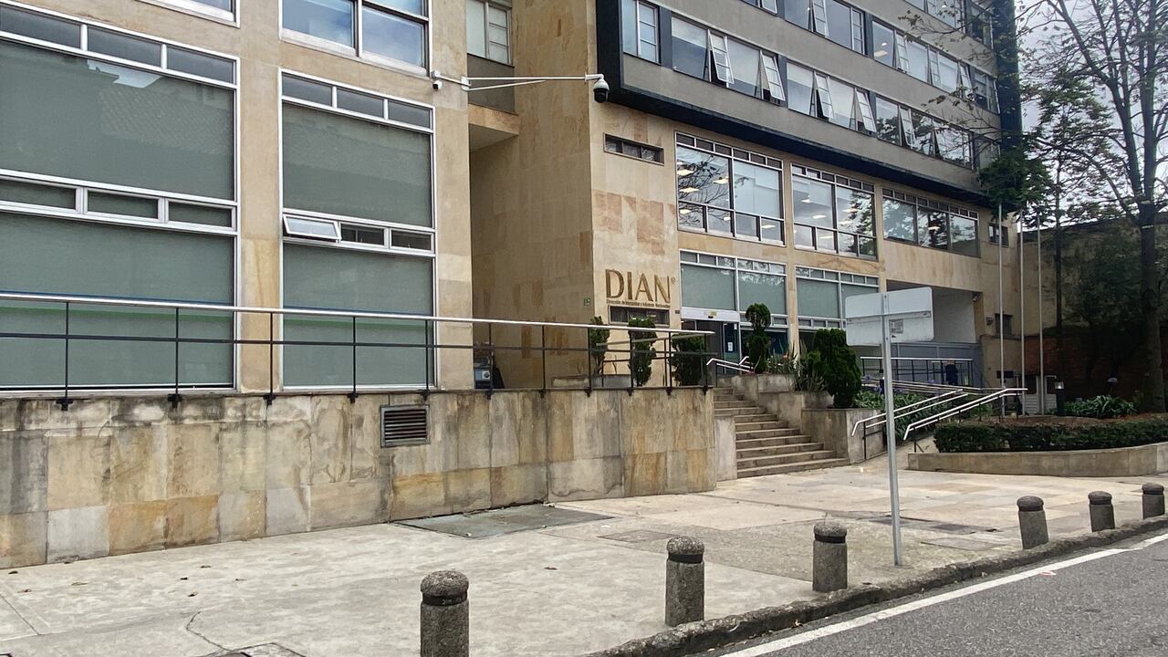 DIAN Dirección de Impuestos y Aduanas Nacionales
FACHADA EDIFICIO SENDAS