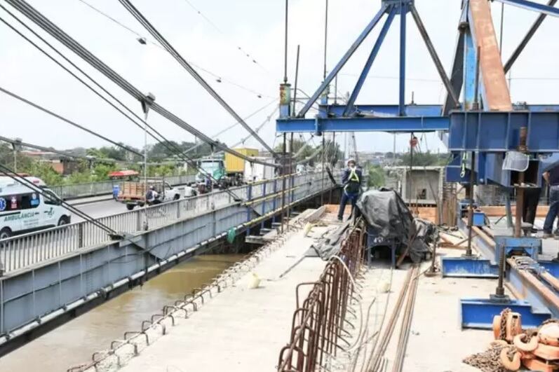 Icónico puente de Juanchito en el Valle avanza en su reconstrucción; sería entregado este 2023.