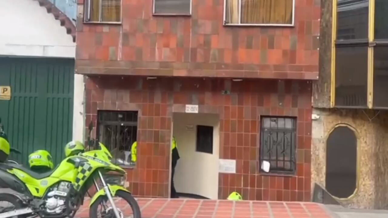 Como si fuera una tienda: jíbaro vendía bazuco por la ventana de un edificio; trató de escapar por el tejado cuando fue descubierto