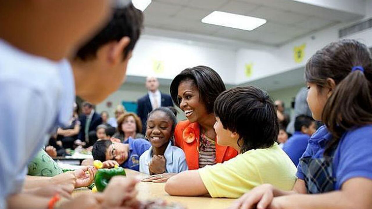 Michelle Obama lucha en contra de la obesidad infantil.