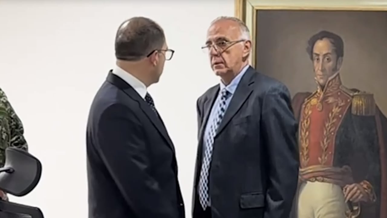 El fiscal Francisco Barbosa y el ministro Iván Velásquez se reunieron para hablar de presunto plan del ELN para asesinar a Barbosa.