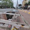 Algunos vidrios que protegían las ruinas del antiguo puente Ortiz fueron destruidos.