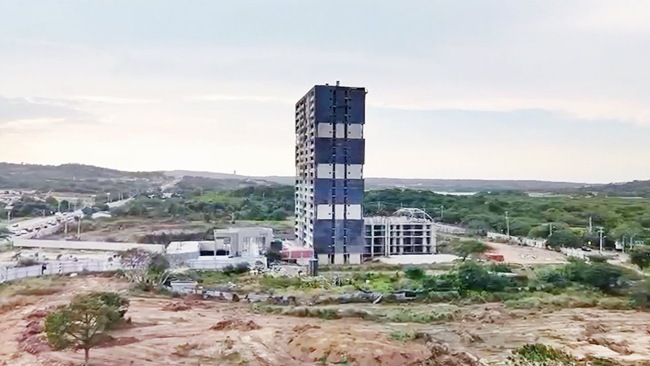 El conjunto residencial fue proyectado para tres torres. Hoy solo hay una firme, la segunda podría construirse este año y la tercera está en duda por la falta de compradores.