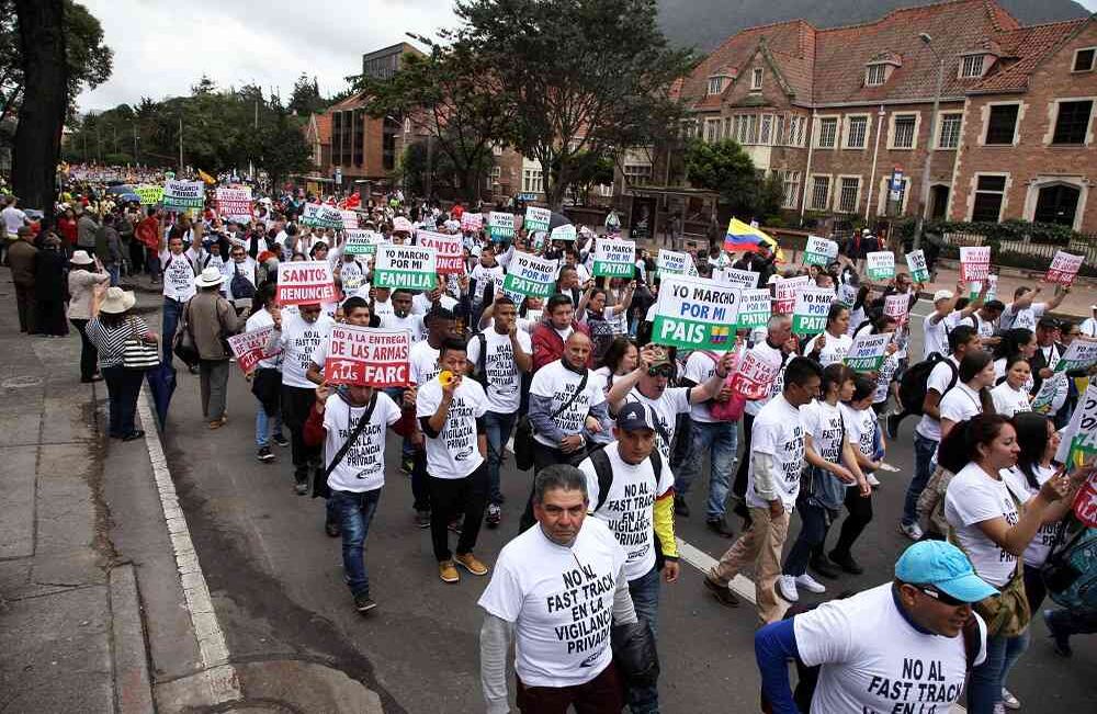 La carrera séptima fue la vía principal de la marcha. Foto: León Darío Peláez / SEMANA
