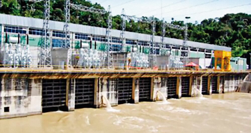   En la hidroeléctrica se retiró al presidente y se cambiaron los estatutos; cuando un juzgado ordenó reintegrarlo, se encontró sin varias de sus facultades.