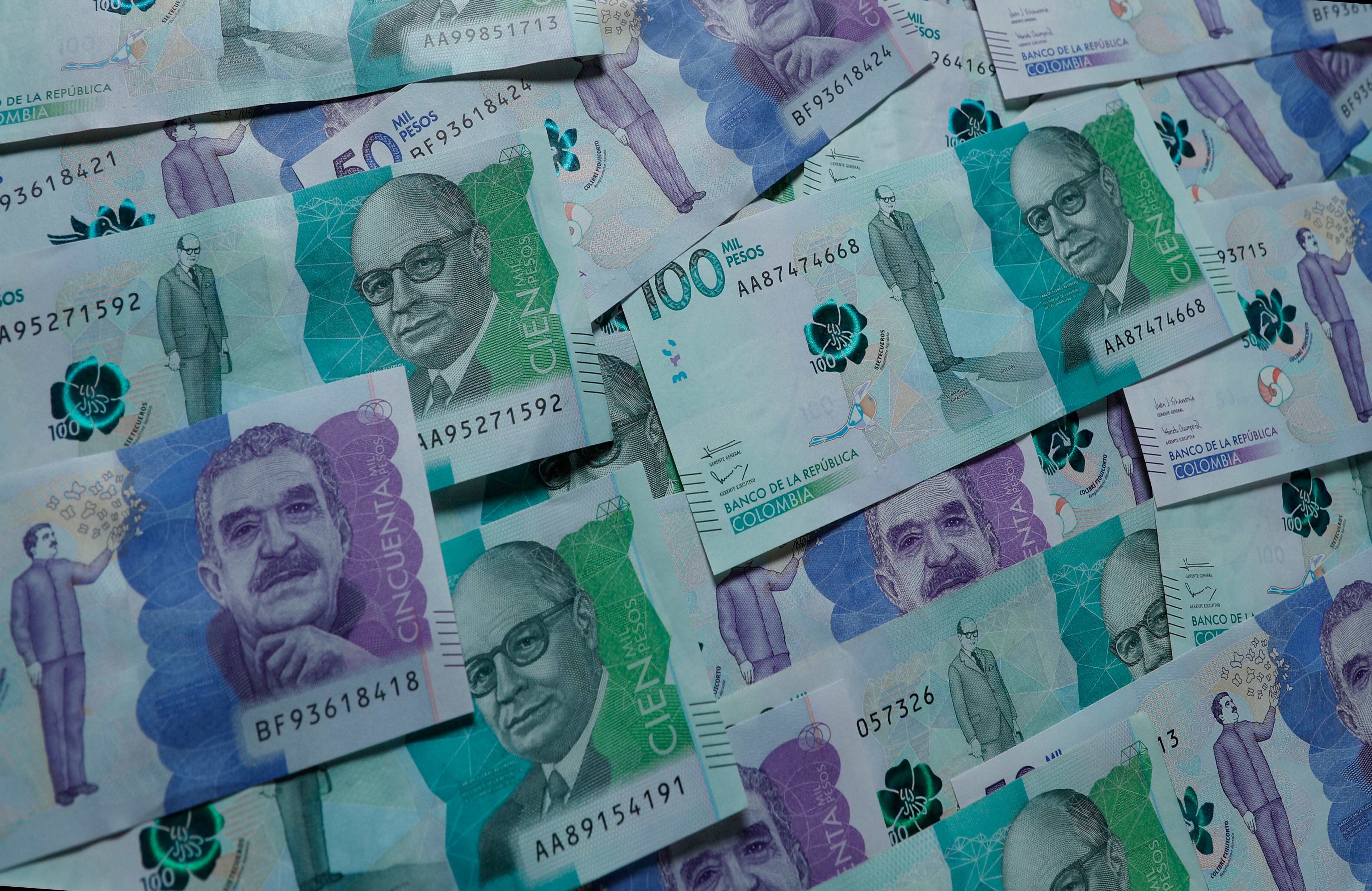 Billetes cien mil pesos y cincuenta mil pesos colombianos
moneda Colombia