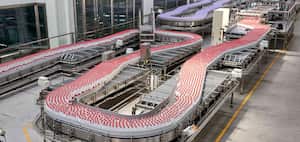 El dueño de esta embotelladora es ahora el más rico de China, por encima del propietario de Alibaba.