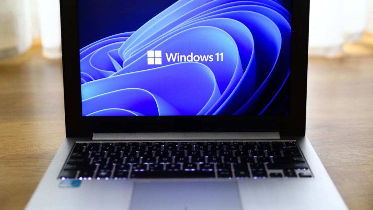 Mantener el sistema operativo actualizado es esencial para garantizar la seguridad, entre otros