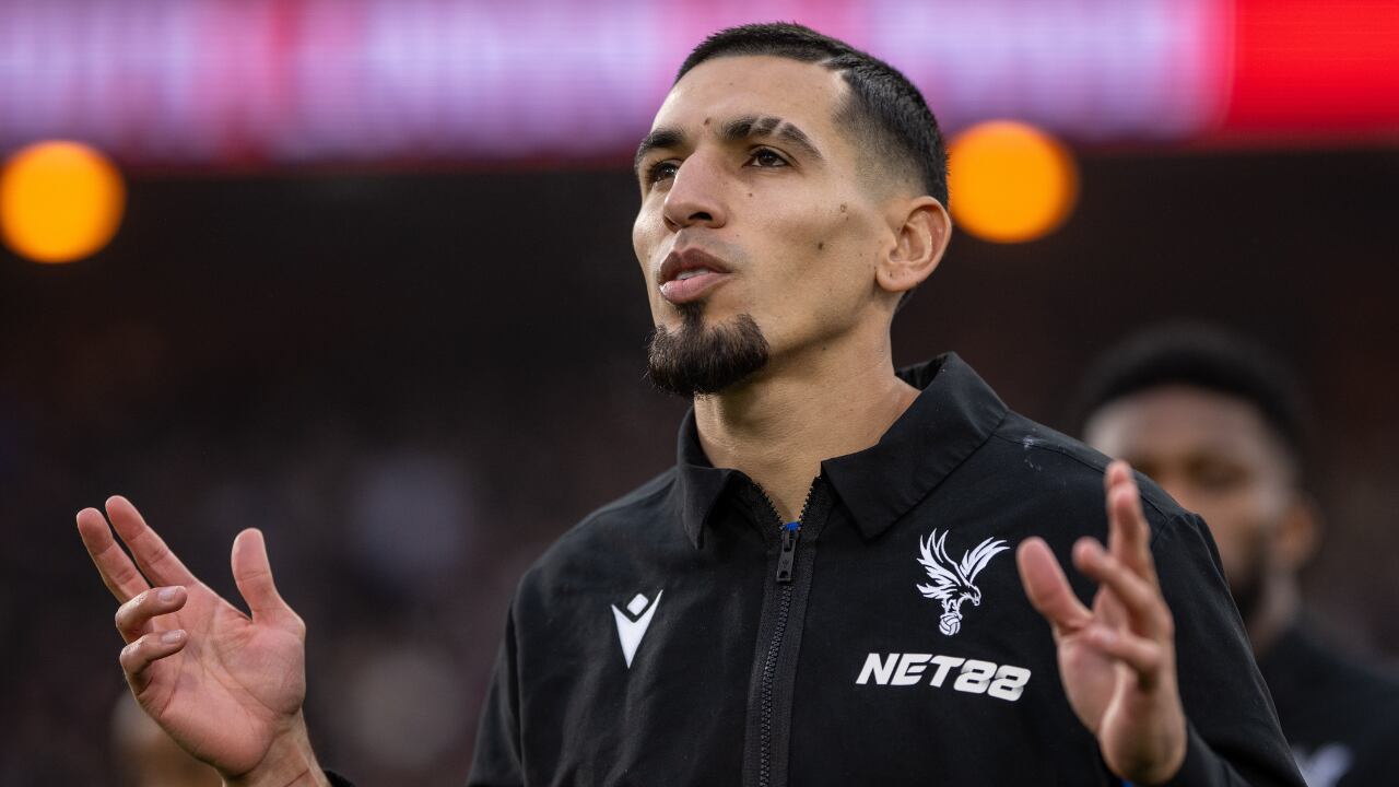 Daniel Muñoz es gran figura de Crystal Palace en Inglaterra