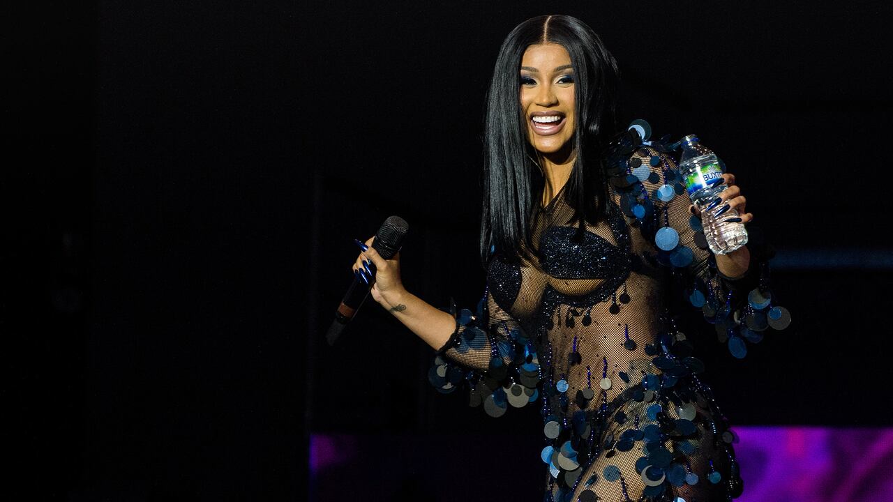 La rapera protagonizó una pelea en un bar de Nueva York; una persona, además de ella, terminó con heridas leves.