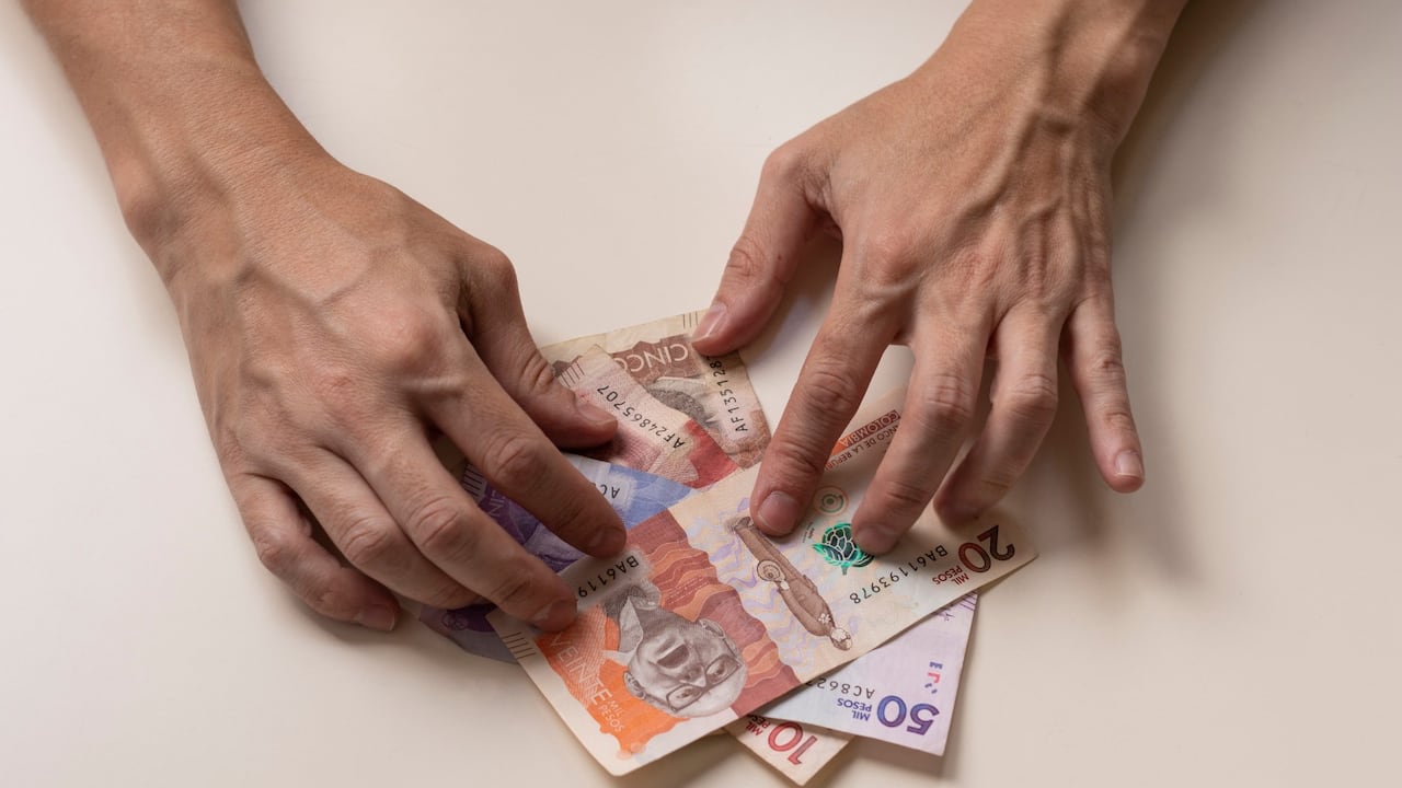 La preferencia del dinero en efectivo obedece a factores como la facilidad y la rapidez para pagar, la costumbre y su uso en compras de bajo monto, explican analistas.