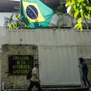 La bandera de Brasil ondea en la embajada de Argentina en Caracas, Venezuela, el jueves 1 de agosto de 2024. Argentina anunció que Brasil protegerá su embajada después de que el gobierno venezolano ordenara a su personal diplomático que abandonara el país después de que el gobierno argentino cuestionara la transparencia de las elecciones presidenciales venezolanas.
(AP Foto/Matías Delacroix)