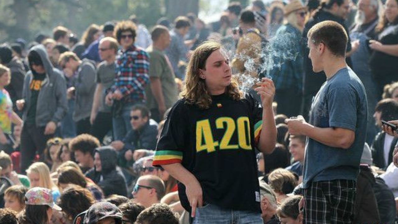 La legalización de la marihuana en varios estados de EE.UU. ha hecho que las celebraciones del 20 de abril ganen popularidad.