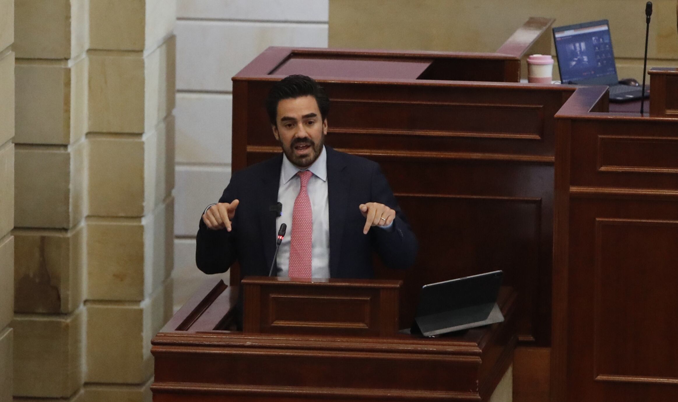 Representante Gabriel santos Garcia Debate de moción de censura Ministra TIC Karen Abudinen