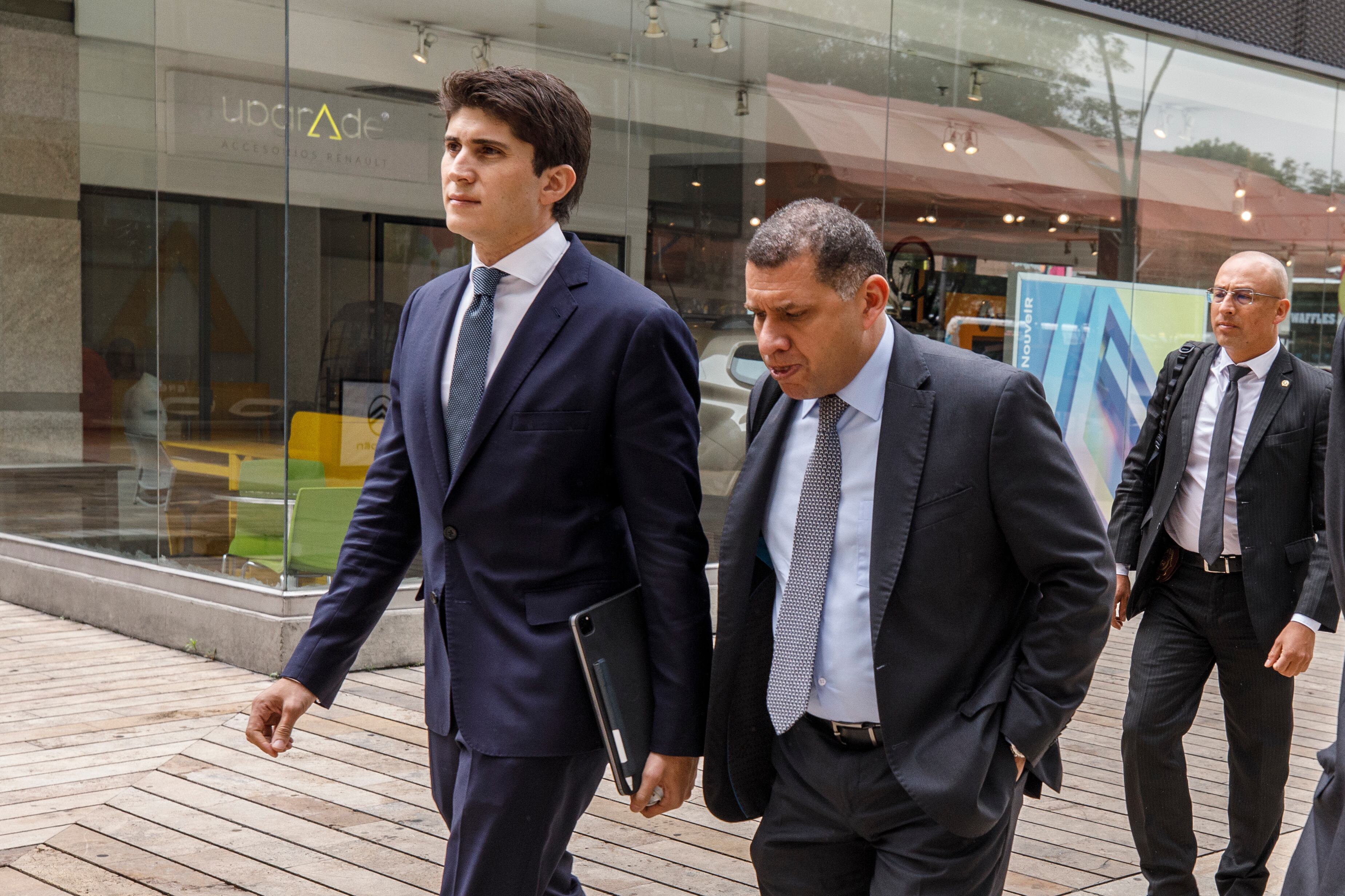 Wadith  Manzur Imbett
Representante a la Cámara 
En la Corte Suprema de Justicia con su abogado