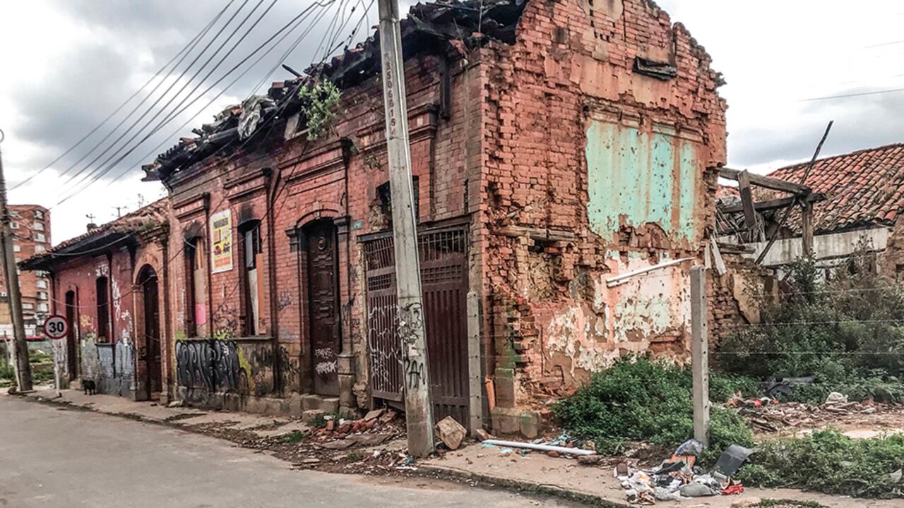 Estos inmuebles, que más parecen escombros y no han sido derrumbados por negligencia de las autoridades distritales, se han convertido en sitios de tortura y muerte para enviar mensajes de advertencia a grupos rivales en el tráfico de drogas.