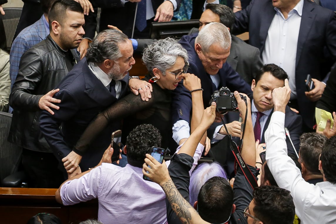 En la plenaria del Senado, con una votación de 49 votos por el No y 47 por el Si, se hundió en el Congreso de la República.