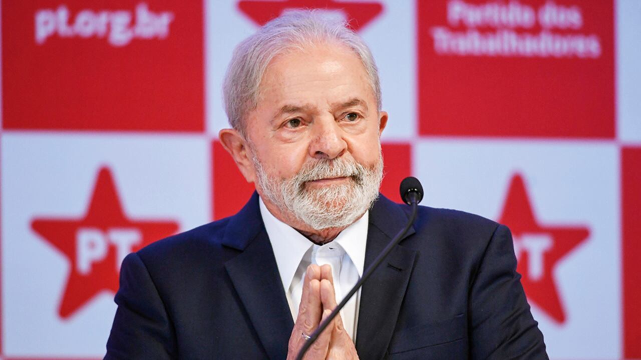 Recta final para las votaciones en Brasil. La batalla también se libra en redes sociales.