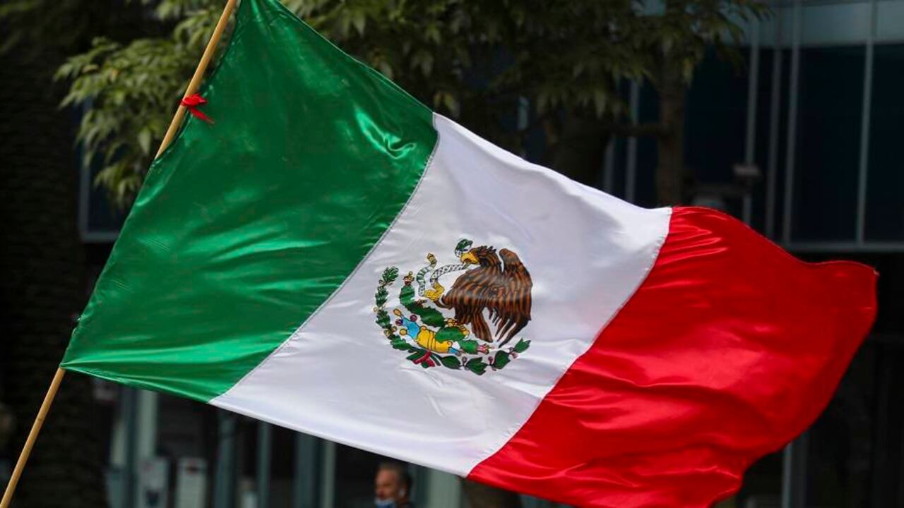 Sismo de 7,4 grados sacude al centro de México