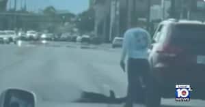 Las autoridades de Hialeah ubicada en el condado de Miami-Dade, Florida, avanzan en las investigaciones por el tiroteo que se registró en medio de una calle con alto flujo vehicular y que dejó una persona muerta.