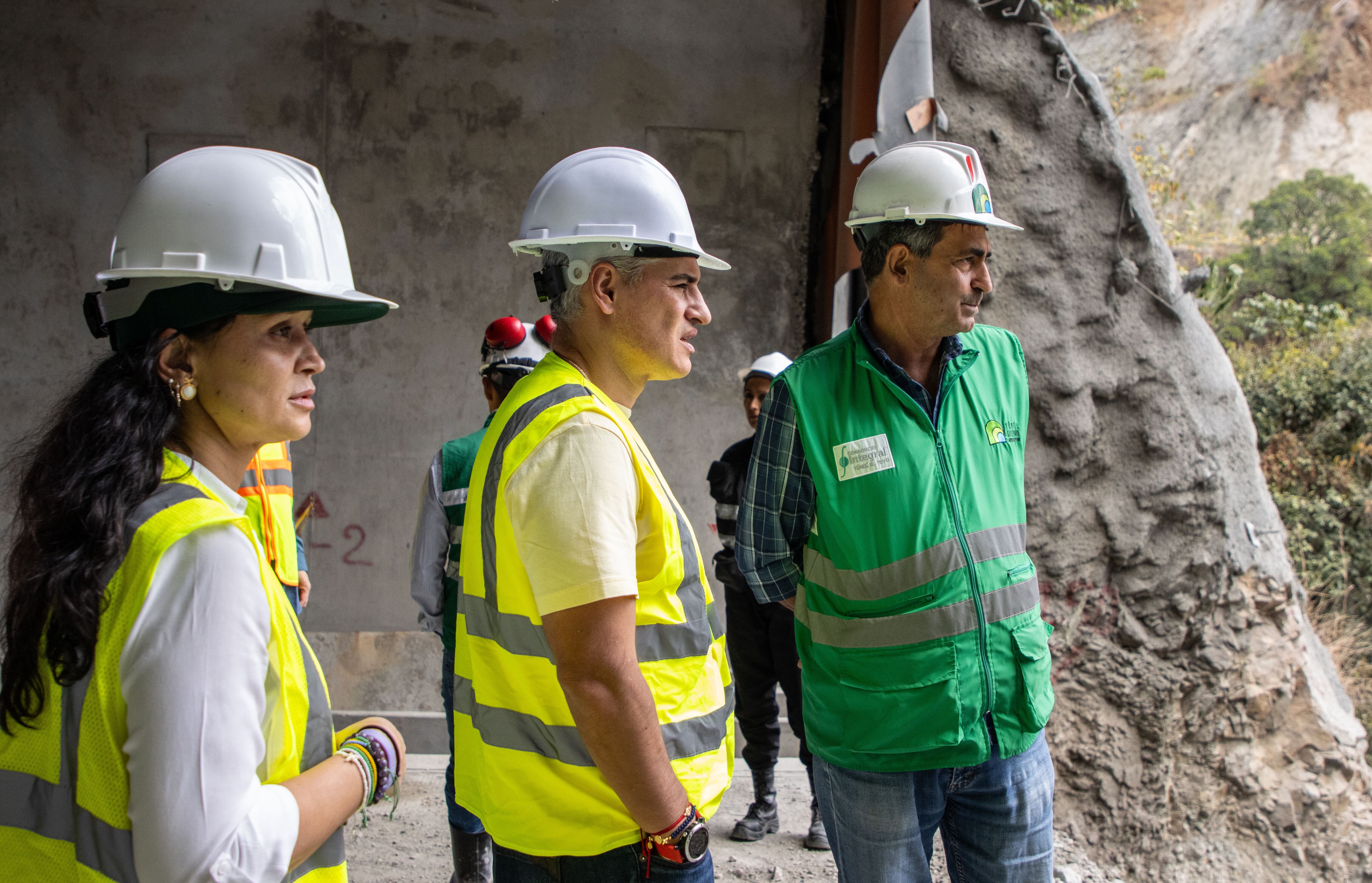 Visita del gobernador de Antioquia a las obras de la Vía al Mar