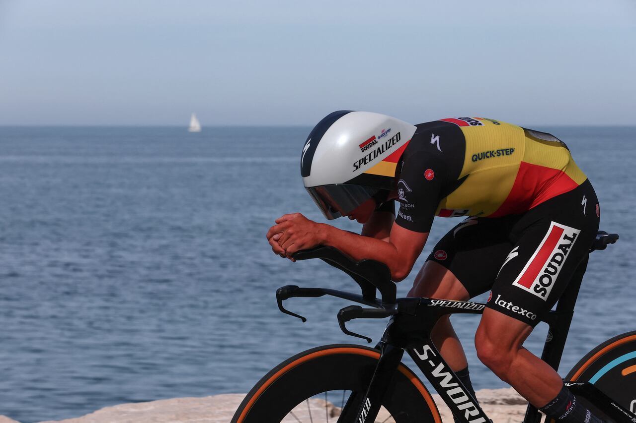 Soudal - Quick Step's Belgian rider Remco Evenepoel rides along the Costa dei Trabocchi during the first stage of the Giro d'Italia 2023 cycling race, a 19.6 km individual time trial between Fossacesia Marina and Ortona, on May 6, 2023. (Photo by Luca Bettini / AFP)