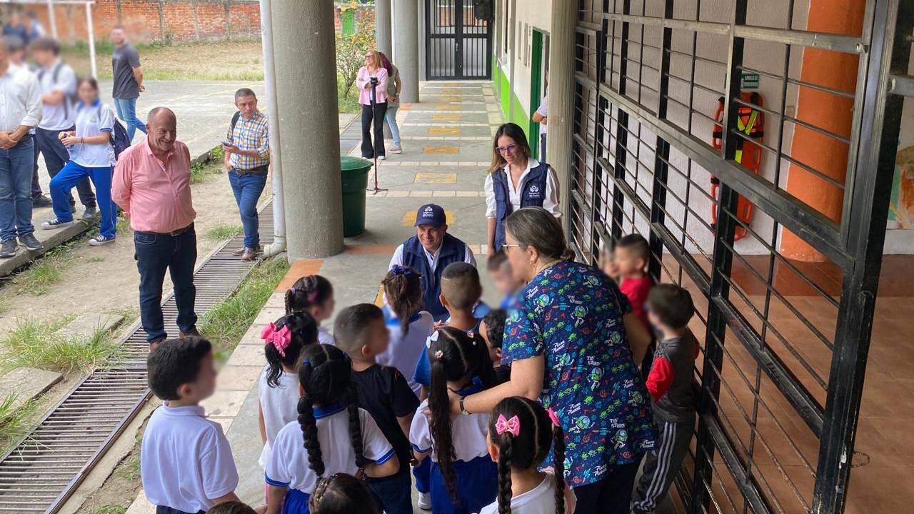 Defensoría alerta sobre posibles retrasos del PAE en algunas regiones del país.