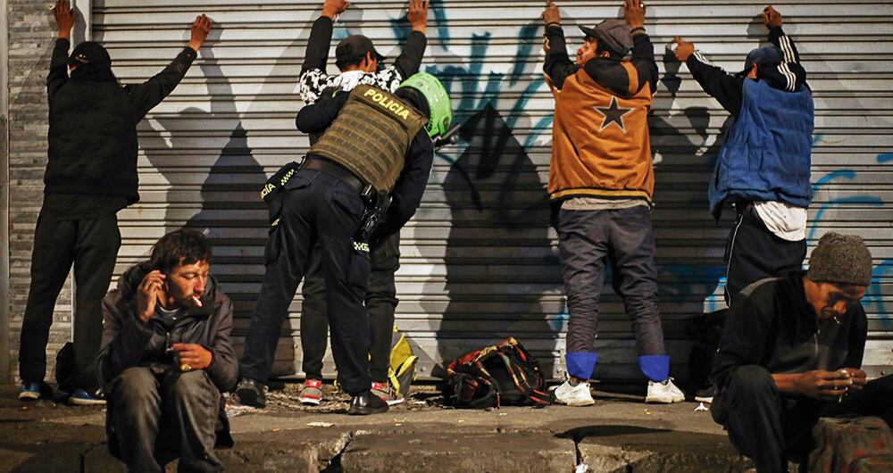 Las autoridades hacen presencia en las zonas, pero sin poder hacer mucho por los consumidores. 