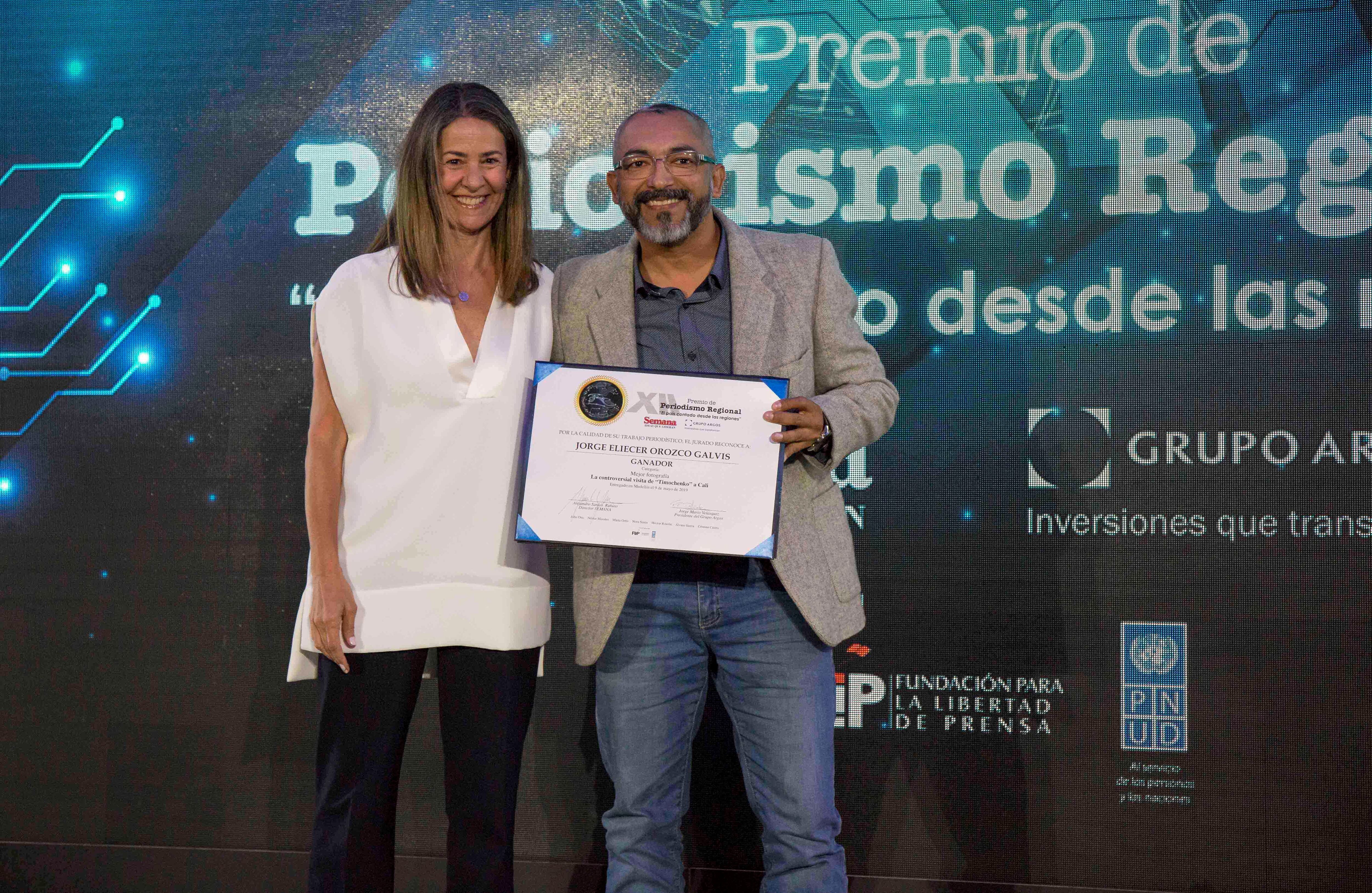 Mejor fotografía: Jorge Eliécer Orozco Galvis con “La Controversial visita de ‘Timochenko‘ a Cali’”.