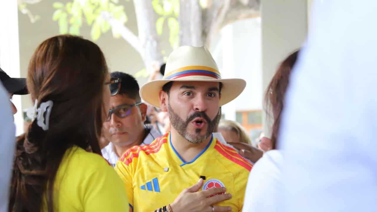 Candidato presidencial Abelardo de la Espriella vota en la ciudad de Barranquilla.