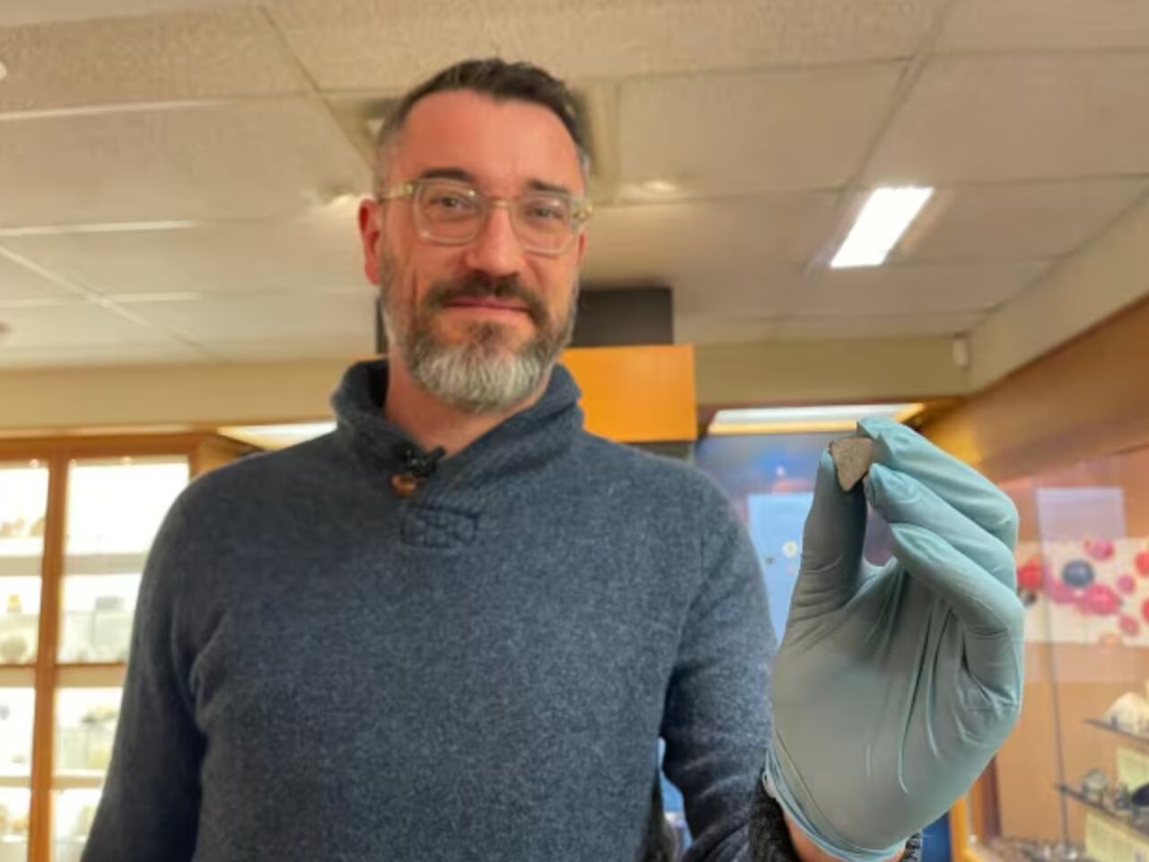 Según Chris Herd, curador de meteoritos de la Universidad de Alberta, el meteorito encontrado en la isla es el "primer y único" de su tipo en la región.