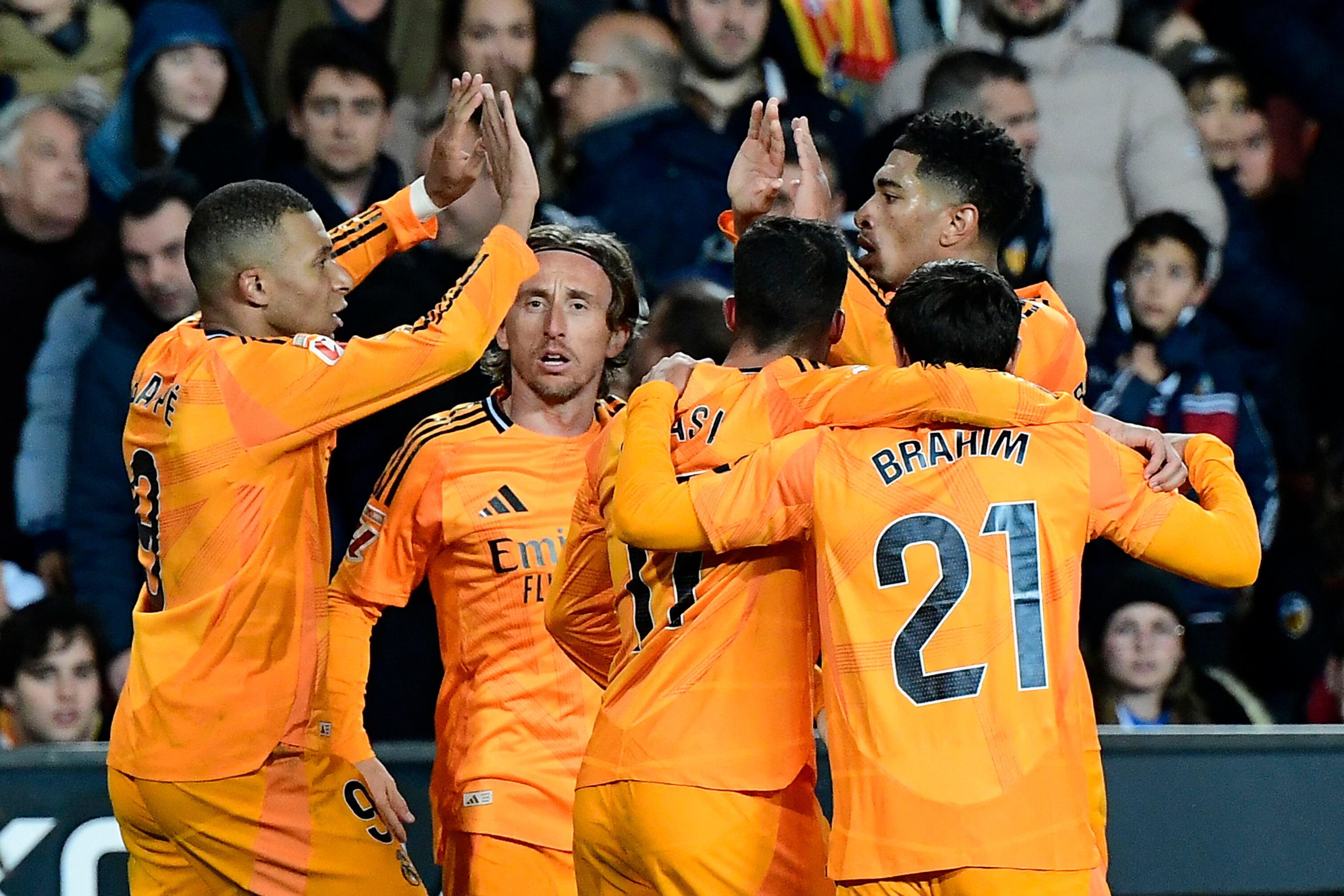 Real Madrid venció al Valencia por dos goles a uno