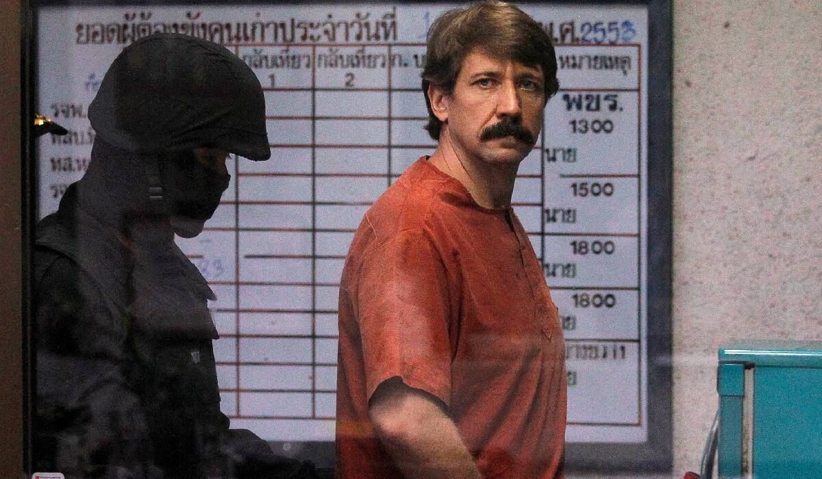 Apodado por las autoridades estadounidenses “el mercader de la muerte”, Bout fue acusado de intentar vender a agentes encubiertos de este país misiles tierra-aire